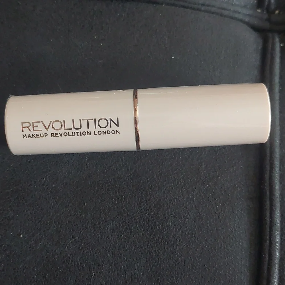 New makeup revolution foundation stick F1‎